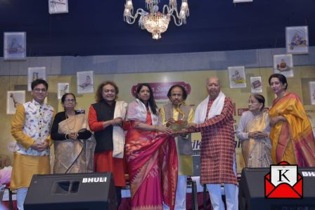 Kavita Krishnamurthy Honored With Shyam Sundar Co Sarvottam Samman