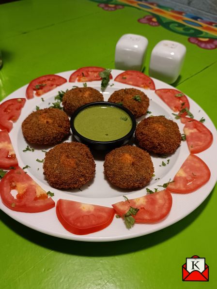 Carefully Chosen Dishes To Make V-Day Special At The Biryani Canteen