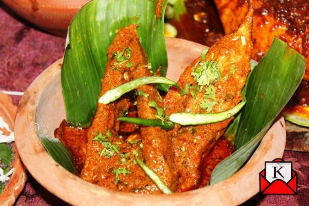 Na-Na-Rupe-Pujor-Aahar Golden-Tulip-Kolkata