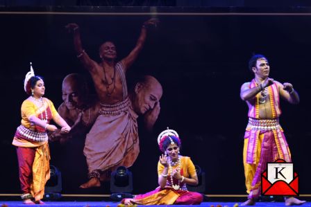 Tribute To Guru Kelucharan Mahapatra With A Unique Show