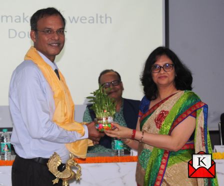 Session-on-Healthy-Knees-&-Spine Techno-India-Dama-Hospital