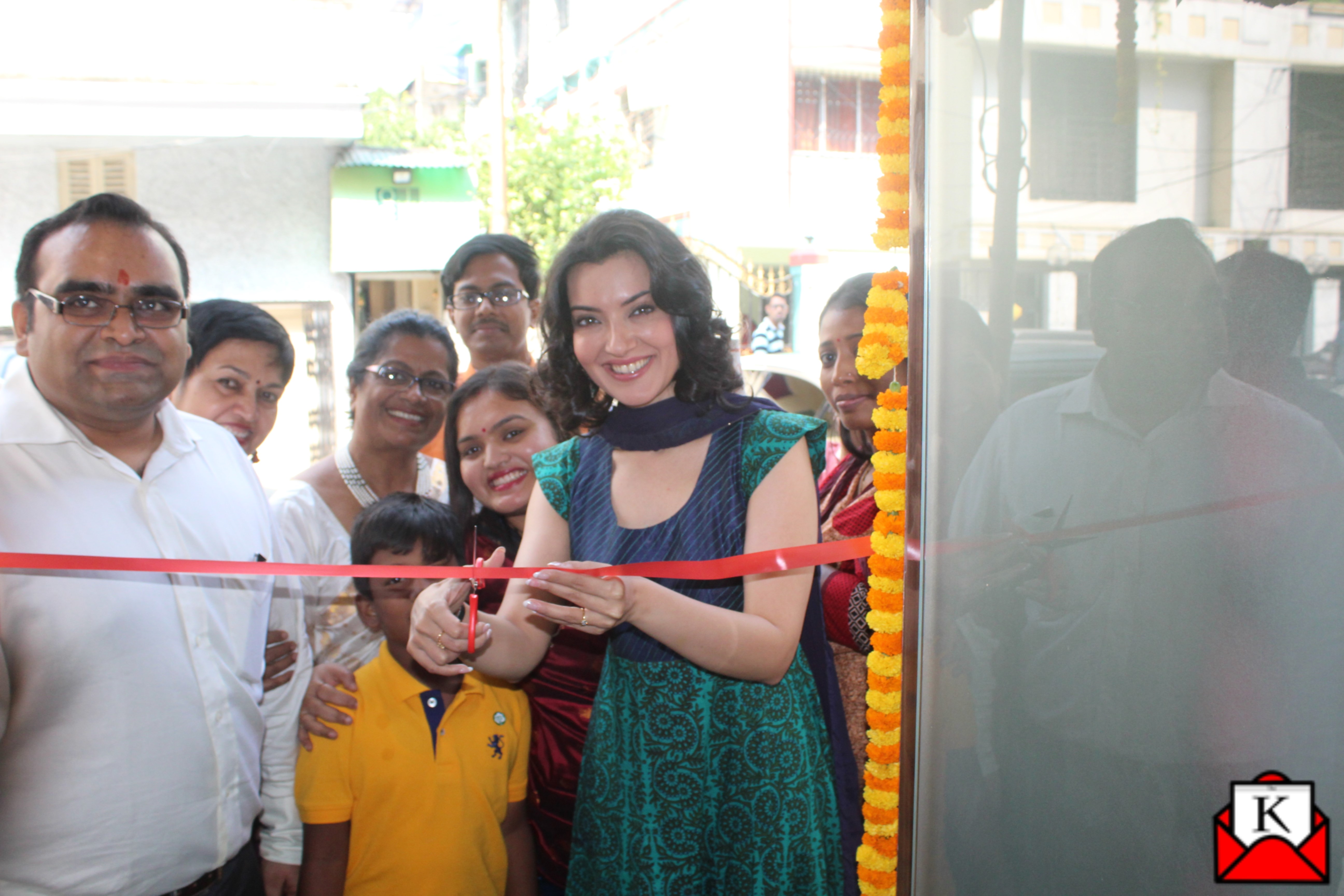 Teeth Care Multispeciality Dental Clinic Inaugurated in South Kolkata by Actress Arpita Chatterjee
