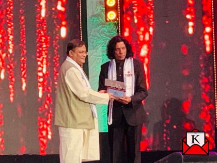 Priya Cinema Honored at Bharat Bangla Film Awards For Contribution to Bengali Cinema