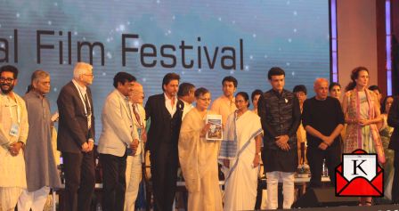 Shahrukh Khan Lit The Lamp To Inaugurate the 25th Kolkata International Film Festival