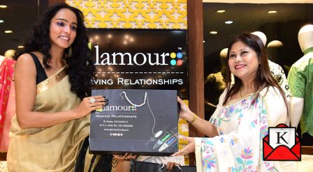 Team Ghawre Bairey Aaj Graces Interactive Session at Glamour Store, Kasba