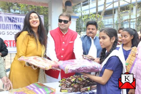 Rituparna Sengupta Graces Blanket Distribution Ceremony by Prabha Khaitan Foundation