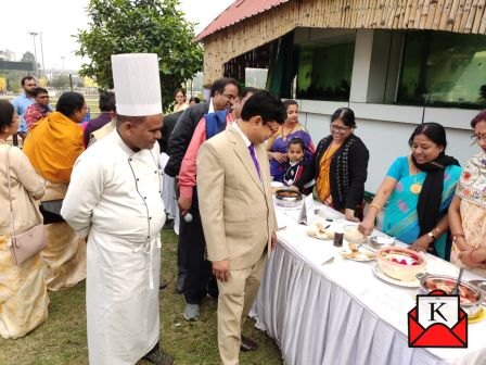Vorer Alo- Pithe Puli Utsab For Seniors Organized in Swapno Bhor