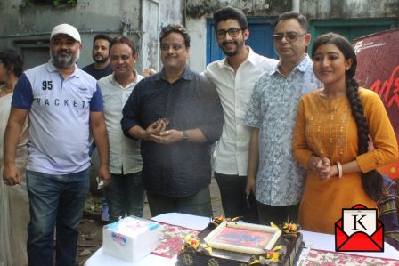 Sun Bangla’s Agnishikha Completes 200 Episodes; Cast And Crew Celebrate By Cutting A Cake