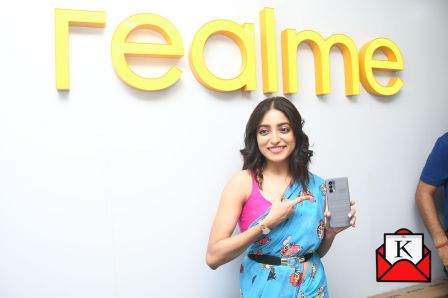 Realme Smart Store Inaugurated By Tollywood Actress Ishaa Saha