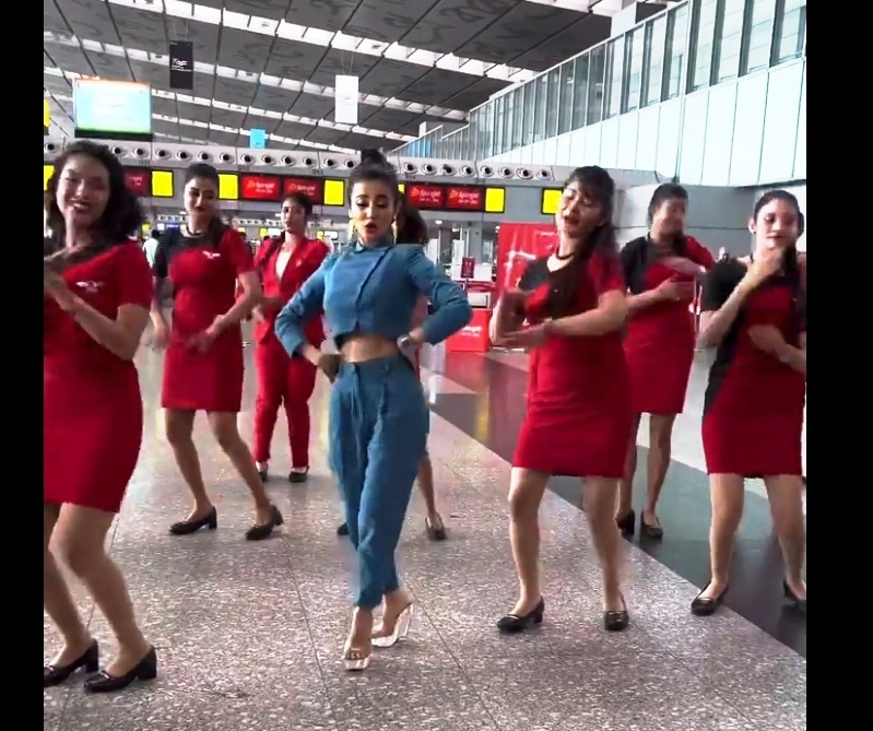 SpiceJet Collaborates With Belshuru To Organize Flash Mob On The Tapa Tini Song