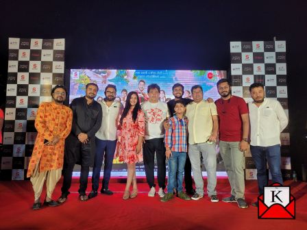 Kolkatar Harry Team Promotes Their Film At Diamond Plaza And Star Mall