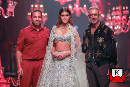 Kriti Sanon Walked The Ramp For Shantnu And Nikhil’s Capella Collection