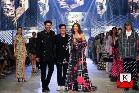 Manish Malhotra’s Diffuse Collection Displayed At The Lakme Grand Finale