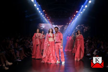 Sara Ali Khan Looks Beautiful As Showstopper For Utsav Collection