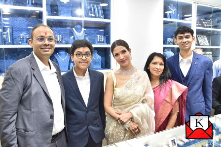 Richa Sharma Inaugurates Natures Diamond Outlet At Camac Street