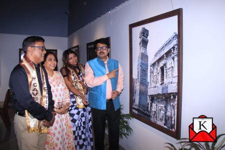 Grandmaster Dibyendu Barua Graced Amazing Cave-Art Exhibition