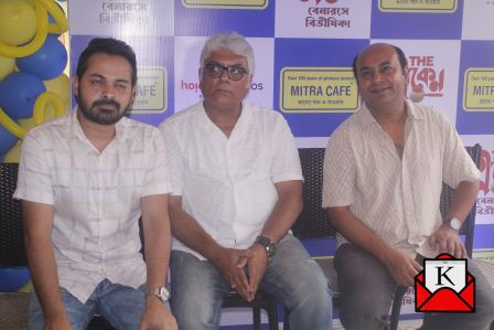 Team Of The Eken: Benaras E Bibhishika At Mitra Cafe