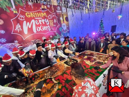 GNIHM Rings In Christmas With A Wonderful Cake Mixing