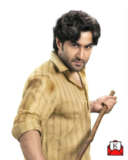 Jeet’s 9 Looks In Keu Bole Biplobi Keu Bole Dakat Out Now